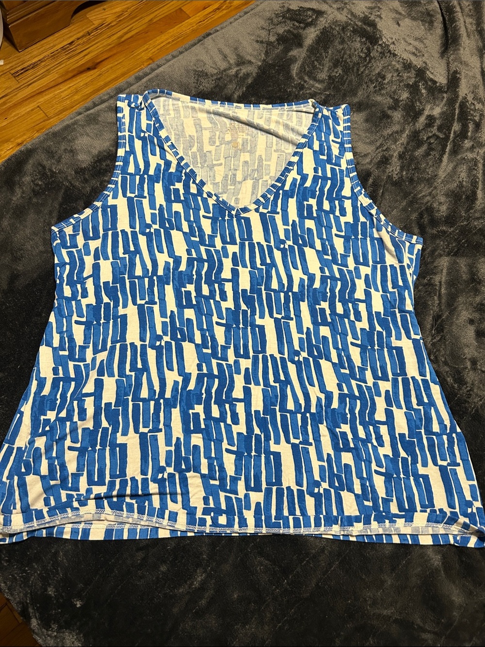 Nine West Women’s Blue Patterned V-Neck Tank Top XL